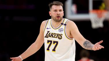 三名球员告 三名球员告